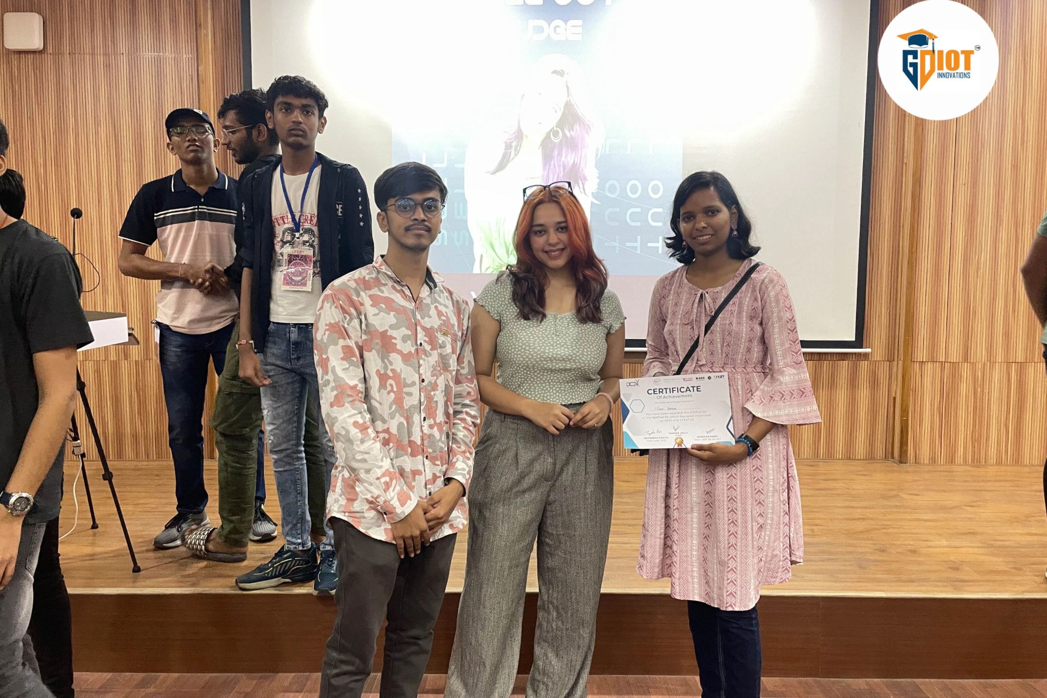 Latika Ray and Niraj receiving 3rd Rank at Sell Out'23 from Yushika Jolly, Co-Founder of Paradyes